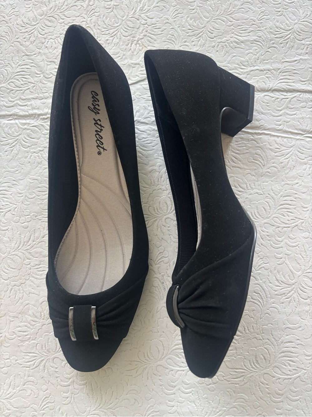 NWOT Easy Street Black Faux Suede Slip-On Pumps with Silver Accent, Size 8